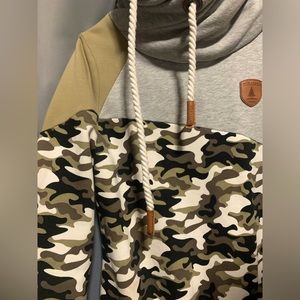 Perfect condition Wanakome tan and black camouflage sweatshirt